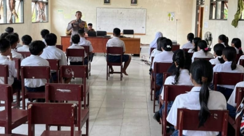 Cegah Generasi Muda Terjerumus, Polsek Kahayan Tengah Gencarkan Edukasi Narkoba dan Etika Digital di Sekolah
