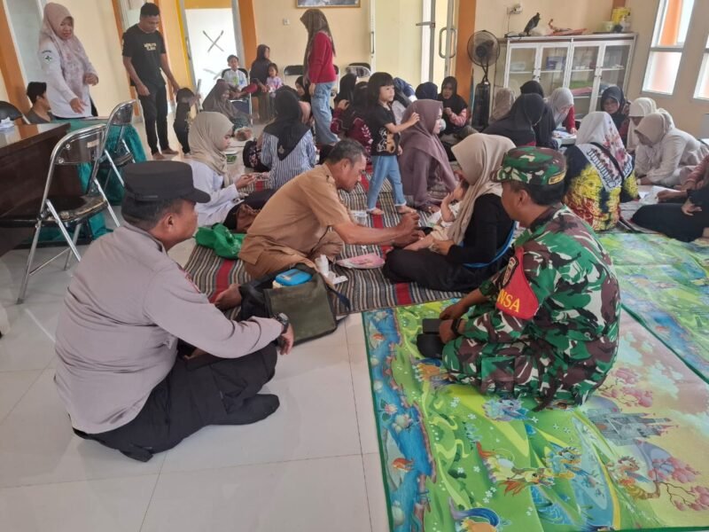 Sinergi TNI-Polri, Posyandu Nusa Indah Barabai Berjalan Lancar