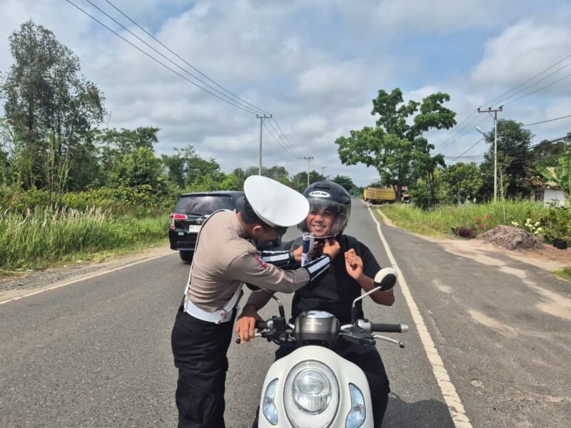 Satlantas Polres Pulang Pisau Sosialisasi, Penggunaan Helm dengan Benar