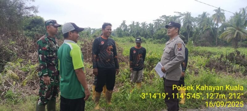 Personel Polsek Kahayan Kuala sambangi warga dan Memberikan himbauan Tentang Larangan Membakar hutan dan lahan.