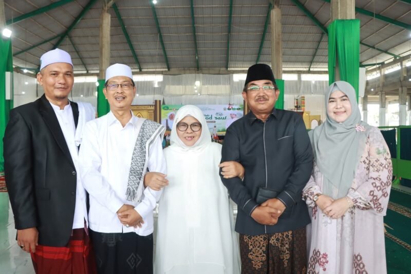 Bupati Anwar Sadat Hadiri Peringatan Maulid Nabi di Ponpes Kumpeh Daaru Attauhid, Foto: Redaksi/arijal
