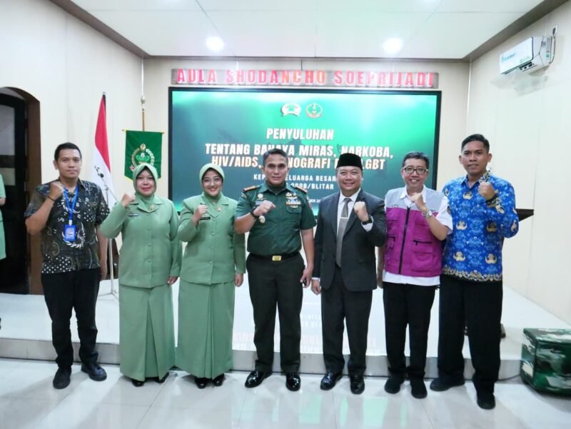 Gelar Penyuluhan Dan pemeriksaan Kesehatan, Kodim 0808 Sosialisasi Bahaya Miras, Narkoba, HIV/AIDS, Pornografi Dan LGBT Kepada Keluarga TNI