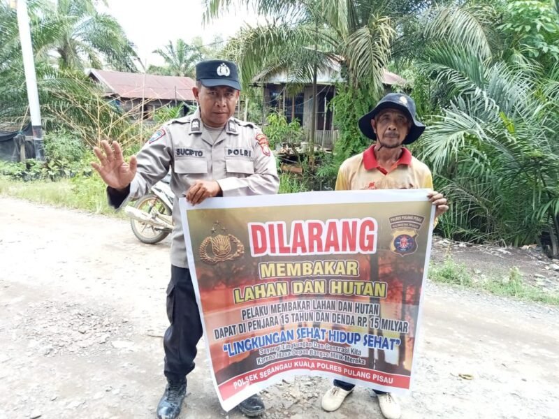 Polsek Sebangau Kuala Mensosialisasikan Himbauan Melarang Membakar Hutan atau lahan kepada Masyarakat.