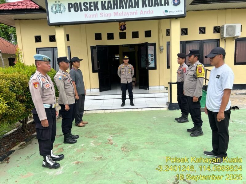 Rutinitas Personil polsek Kahayan kuala melaksanakan serah terima piket penjagaan mako polsek Kahayan kuala