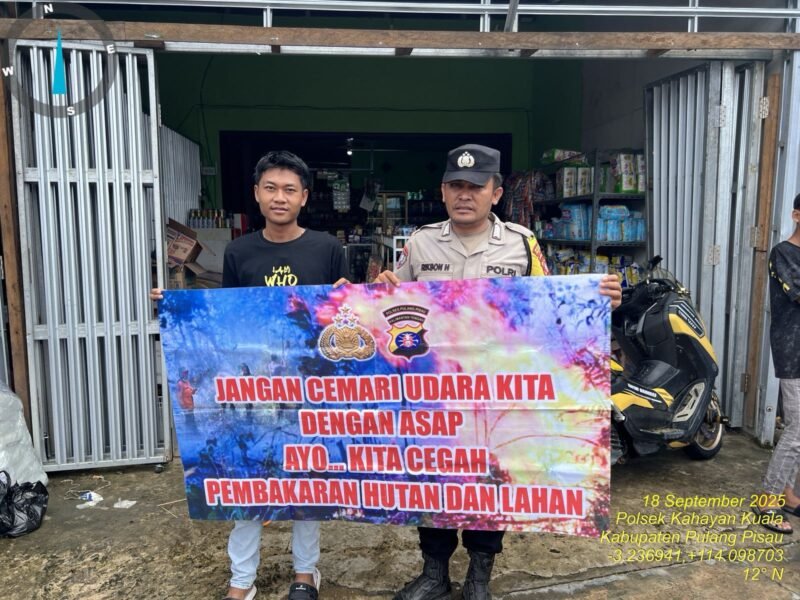 Personel Polsek Kahayan Kuala sambangi warga dan Memberikan himbauan Tentang Larangan Membakar hutan dan lahan.