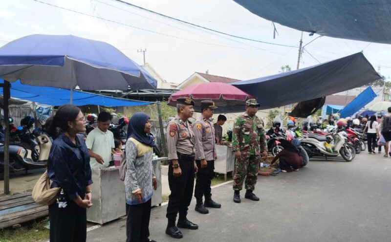 Ciptakan Kondusifitas, Polsek Kahayan Hilir dan Tripika Gelar Patroli di Pasar Kamis