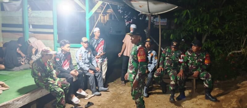 Tingkatkan Keamanan, Babinsa Labuan Amas Selatan Patroli Bersama Linmas dan Karang Taruna