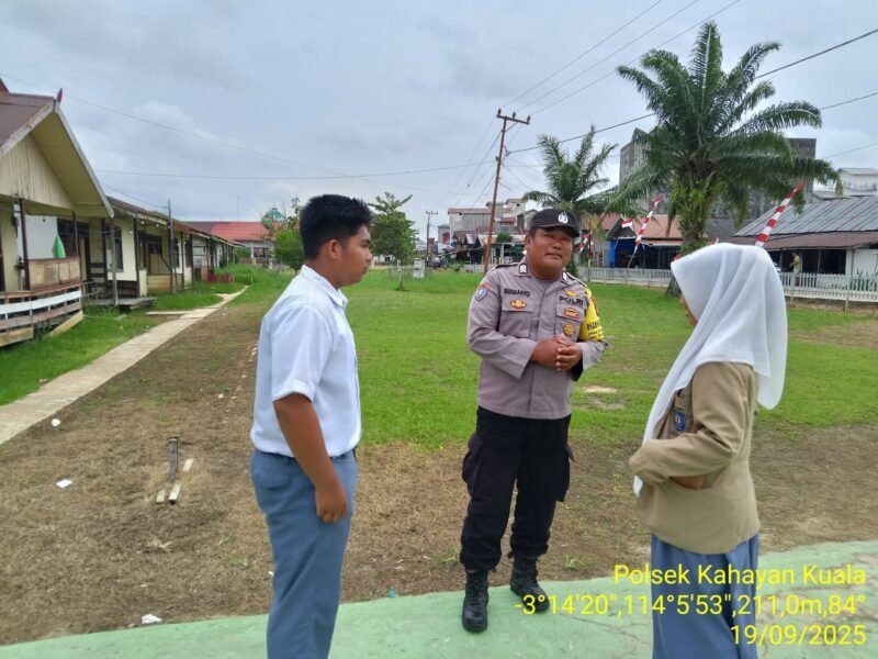 Personel Polsek Kahayan Kuala menyampaikan pesan Kamtibmas, dan Himbauan kamtibmas