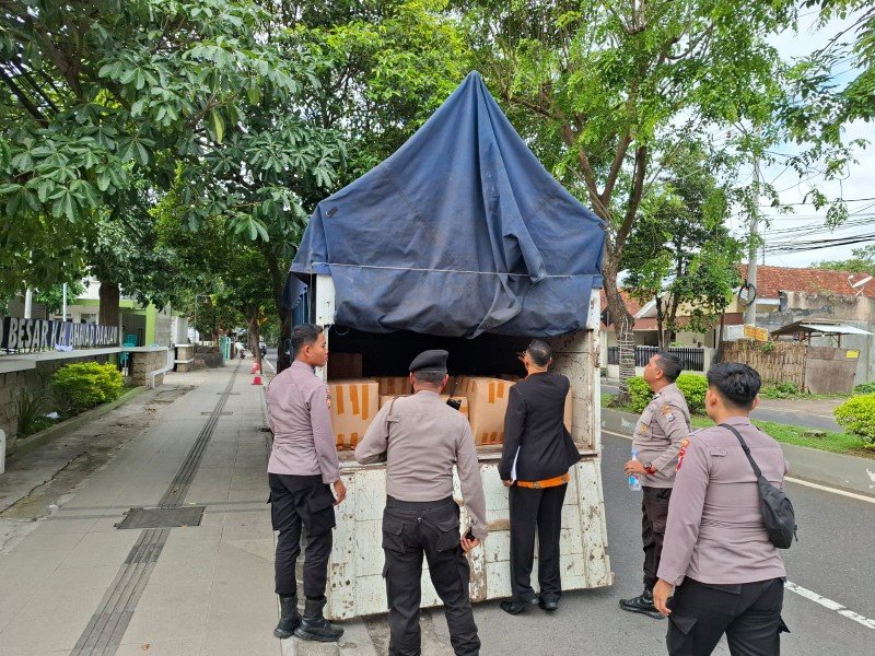 Polresta Banyuwangi Berhasil Amankan Truk Muat Ribuan Liter Miras, Foto, redaksi/bib