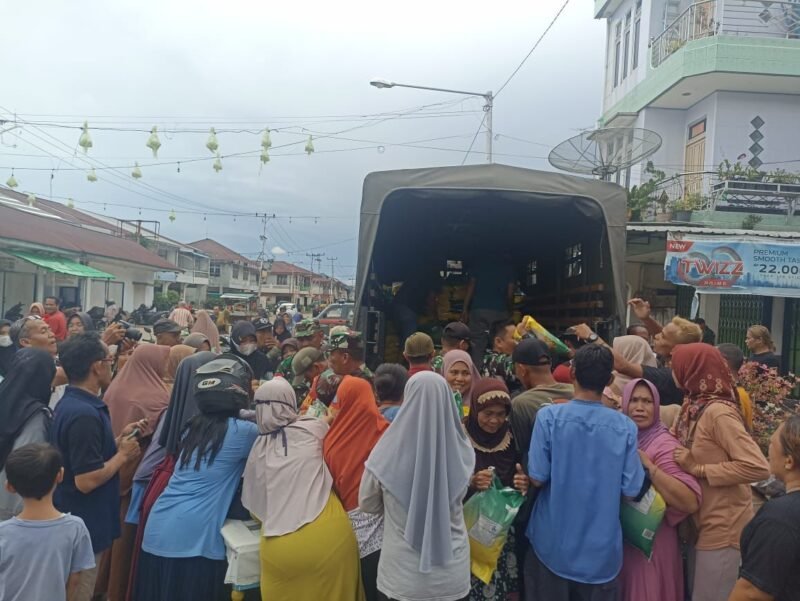 Foto: Dampingi Bupati Laksanakan Gerakan Pasar Murah Desa Penjajap