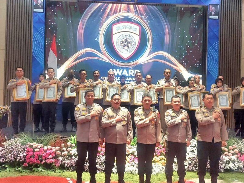 Foto: Polres Nganjuk Raih Dua Penghargaan di Rakernis SDM Polda Jatim