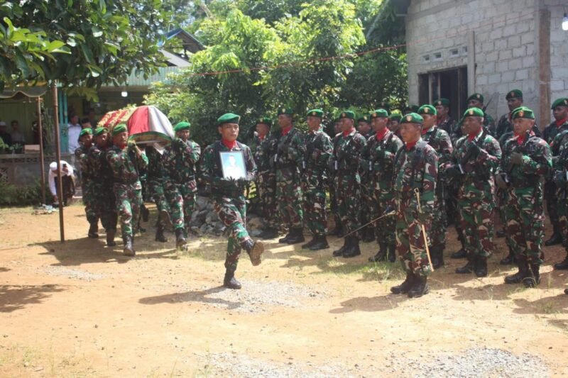 TNI BERDUKA SEMOGA AMAL IBADAHNYA DISISH OLEH ALLH,[FOTO: REDAKSI/BIB