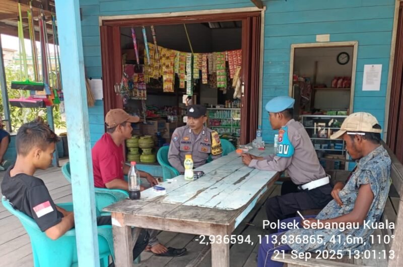 Personil Polsek Sebangau Kuala sambangi Warga Sekitar dan menyampaikan Himbauan Kamtibmas kepada masyarakat.