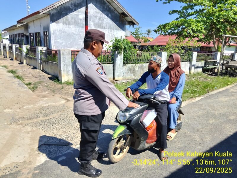 Personel Polsek Kahayan Kuala menyampaikan pesan Kamtibmas, dan Himbauan kamtibmas dan mendukung Program pemerintah terkait ketahanan pangan