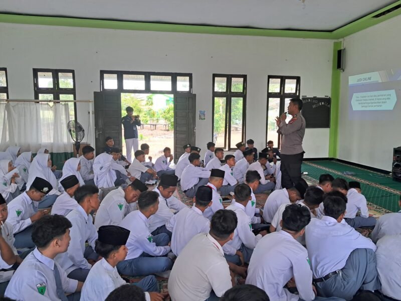 Cegah Judi Online di Kalangan Pelajar Personel Sat Binmas Polres Pulang Pisau Lakukan Pembinaan Di Sekolah.