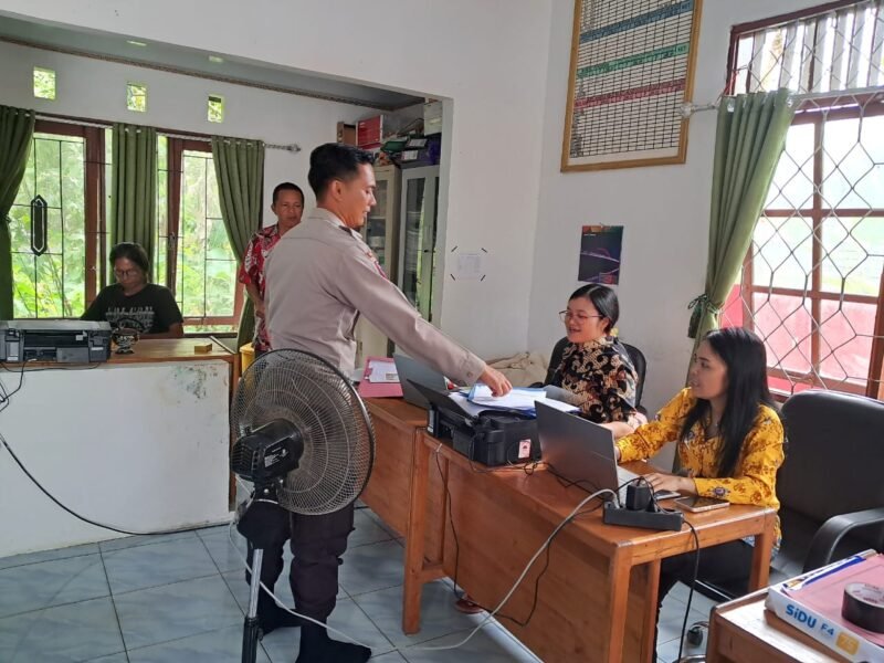 Kanit Binpolmas Polres Pulang Pisau Lakukan Silaturahmi ke Kantor Desa Mintin