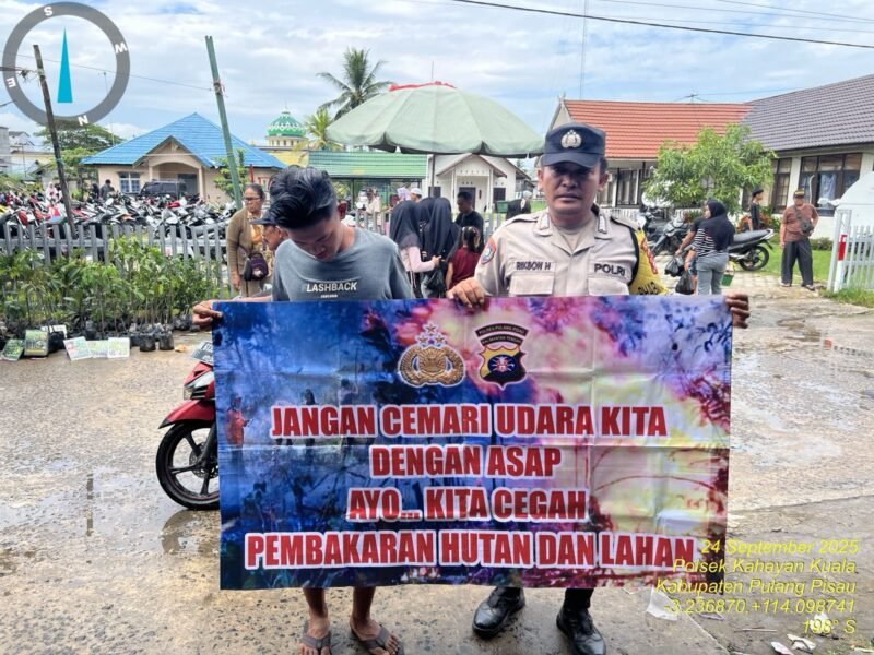 Personel Polsek Kahayan Kuala sambangi warga dan Memberikan himbauan Tentang Larangan Membakar hutan dan lahan.