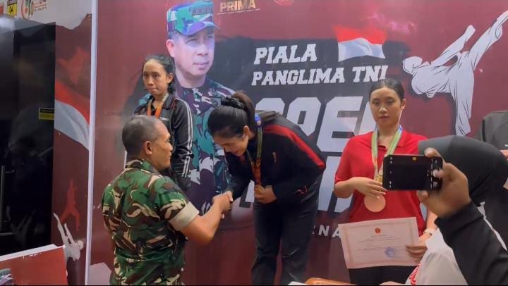 POLWAN, Polresta Sidoarjo Raih Juara I Kejuaraan Karate Piala Panglima TNI 2025