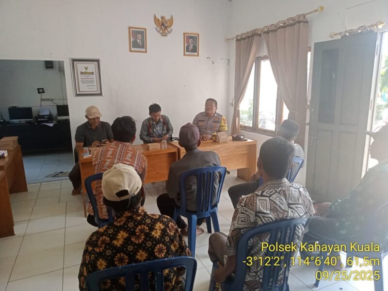 Personel Polsek Kahayan Kuala menyampaikan pesan Kamtibmas, dan Himbauan kamtibmas dan mendukung Program pemerintah terkait ketahanan pangan.