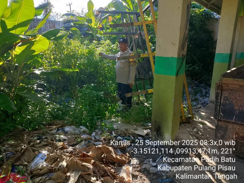 Bhabinkamtibmas Desa Dandang Sambangi Masyarakat Desa Binaan sekaligus Sisipkan Pesan Kamtibmas terkait pemanpaatan perkarangan Untuk Menanam Tanaman Pangan Bergizi