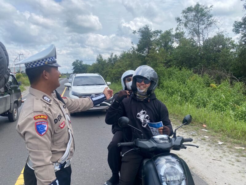 Satlantas Polres Pulang Pisau Sosialisasi, Penggunaan Helm dengan Benar