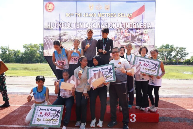 ‎Lari Sehat, Jiwa Kuat! HUT ke-80 TNI Gelar Estafet 4x400M, Danrem 101/Antasari: Latih Disiplin dan Pantang Menyerah