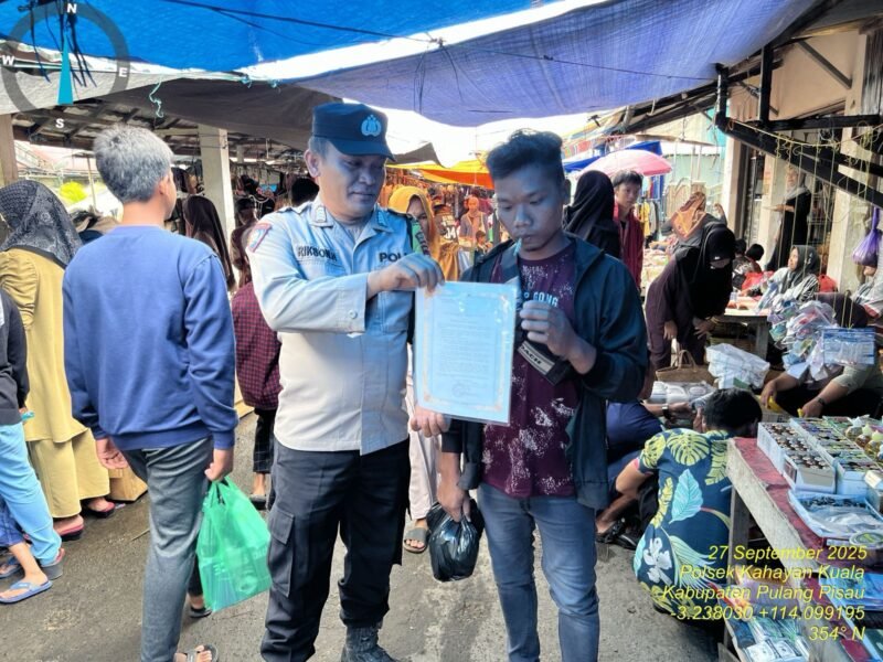 Personel Polsek Kahayan Kuala menyampaikan pesan Kamtibmas, dan Himbauan kamtibmas dan mendukung Program pemerintah terkait ketahanan pangan.