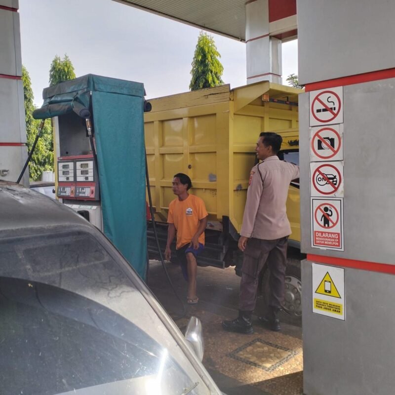 SAT BINMAS GIAT SAMBANG DI SPBU PULANG PISAU UNTUK JAGA KAMTIBMAS