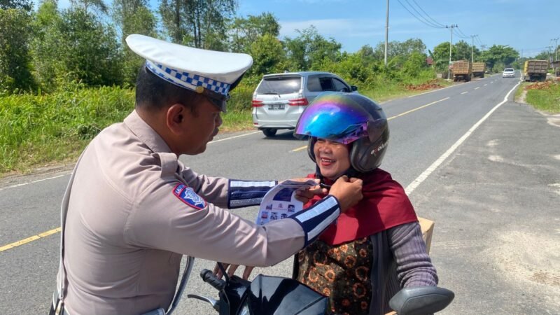Satlantas Polres Pulang Pisau Sosialisasi, Penggunaan Helm dengan Benar