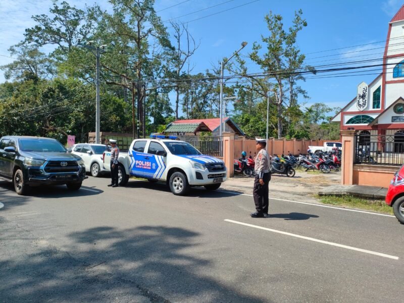 Pastikan Ibadah Minggu Lancar, Sat Lantas Polres Pulang Pisau Siaga di Gereja