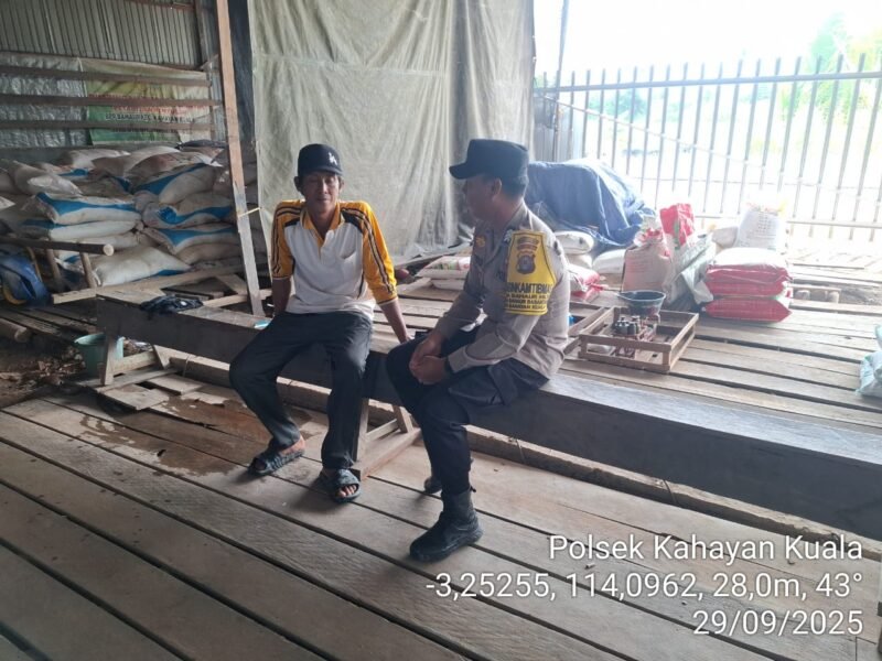 Personel Polsek Kahayan Kuala menyampaikan pesan Kamtibmas, dan Himbauan kamtibmas