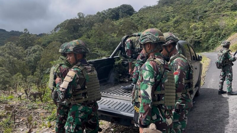 Satgas 521/DY Penanaman Pohon di Distrik Kelila Membramo Tengah
