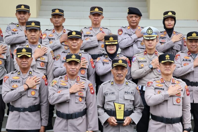 Polresta Pontianak Gelar Upacara Purna Bakti Kasat Tahti Kompol Budi Utomo