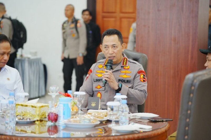 KAPOLRI, Tegaskan Kehadiran Polisi Kawal Demokrasi Bukan Batasi untuk Pendapat