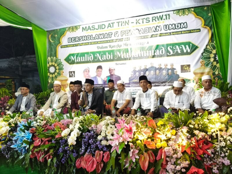 RW 11 Kedinding Tengah Gelar Sholawat & Pengajian Umum Peringati Maulid Nabi Muhammad SAW