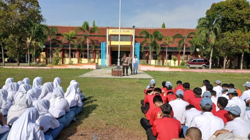 Polsek Pagerbarang Motivasi Pelajar SMKN 2 Slawi untuk Jadi Generasi Berprestasi
