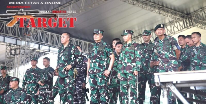 KAS KORMAR DAMPINGI PANGLIMA TNI TINJAU GLADI HUT KE-80 TNI