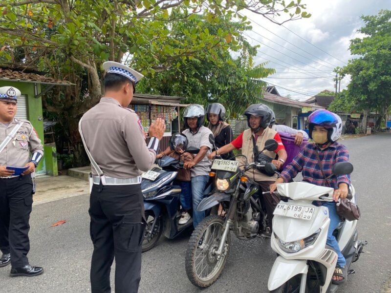 Sat Lantas Polres Pulang Pisau Berikan Himbauan Kamseltibcarlantas kepada Pengendara