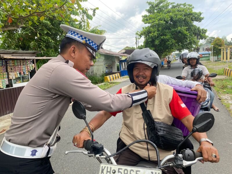 Satlantas Polres Pulang Pisau Sosialisasi, Penggunaan Helm dengan Benar