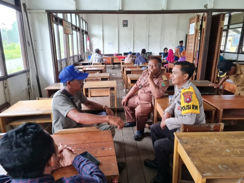 Sat Binmas Polres Pulang Pisau Melaksanakan Kegiatan Polisi RW