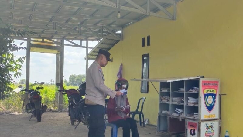 Satbinmas Polres Pulang Pisau melaksanakan perpustakaan keliling