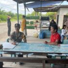 Sambangi Warga Dengan Humanis, personel Polsek Sebangau Kuala Sampaikan Pesan Kamtibmas kepada Warganya