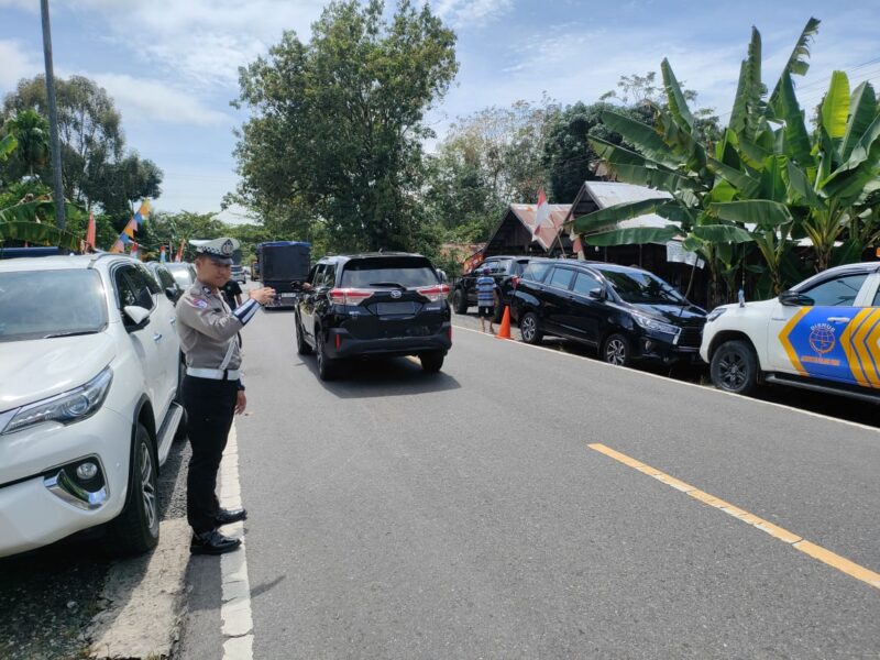 Kunjungan Kerja Komisi IV DPR RI di Desa Garung, Sat Lantas Polres Pulang Pisau Gelar Pengamanan dan Pengaturan Lalu Linta