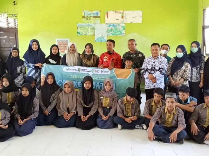 Komandan Koramil 06 /Selakau Hadiri Kegiatan Cek Kesehatan Gratis Bagi Siswa SMPN 03 Satu Atap Sempadang