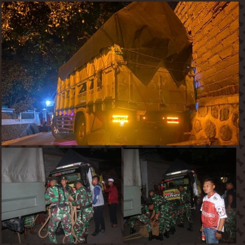 Prajurit Yonif 514/SY Turun Tangan Bantu Evakuasi [Foto: redaksi/bib]