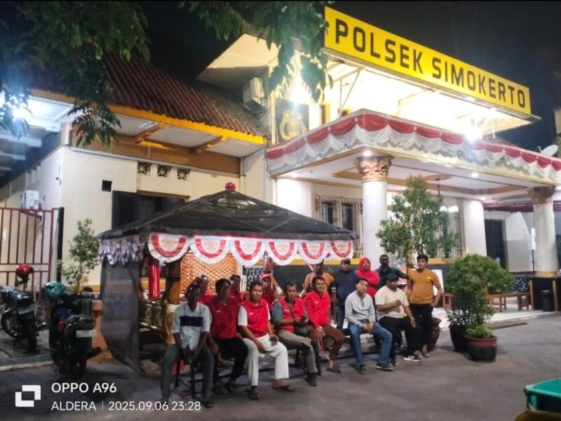 Karang Taruna Pemuda Pemudi RW 2 Kelurahan Simolawang bersama warga dan jajaran RT melaksanakan kegiatan Jogo Kampung pada Sabtu malam (6/9/2025, Foto: H.Niman TargetNews.id/Jogo Kampung)