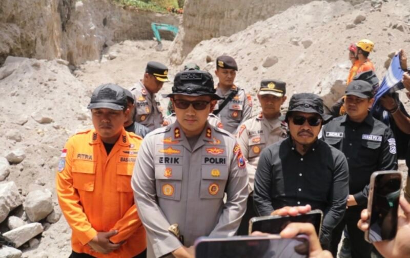 Polres Magetan Berhasil Evakuasi Korban Longsor Tambang Trosono