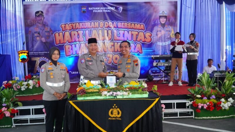 Polres Tegal Setiap Langkah di Jalan Raya adalah Pengabdian, Setiap Senyum Pelayanan adalah Kehadiran Polri
