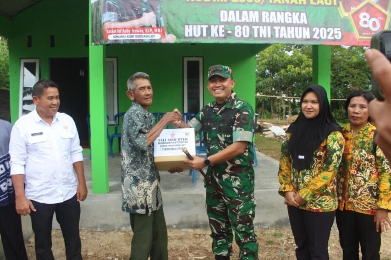Program RTLH HUT TNI ke-80 Rampung, Dandim Serahkan Kunci Rumah Secara Simbolis