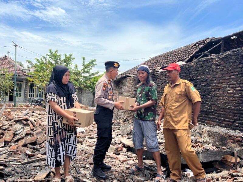 Polres Pasuruan Salurkan Bantuan, untuk Korban Kebakaran di Rembang